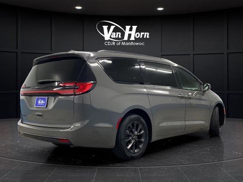 Used 2021 Chrysler Pacifica Touring-L w/ S Appearance Package FWD image 7
