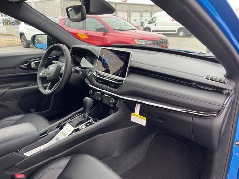 New 2026 Jeep Compass Latitude image 17