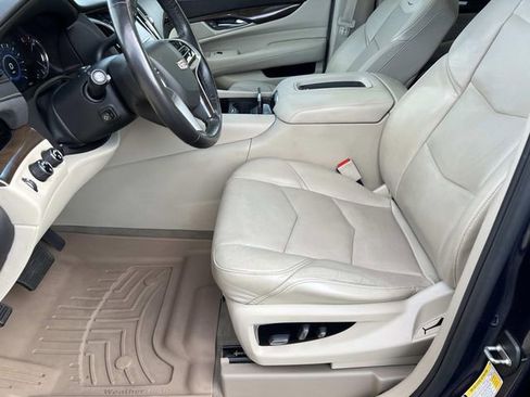 Used 2019 Cadillac Escalade ESV Luxury AWD/4WD image 21