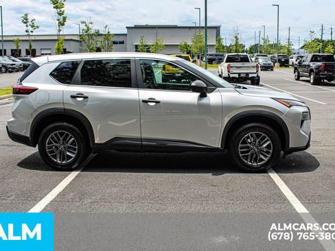 Used 2024 Nissan Rogue S FWD image 9
