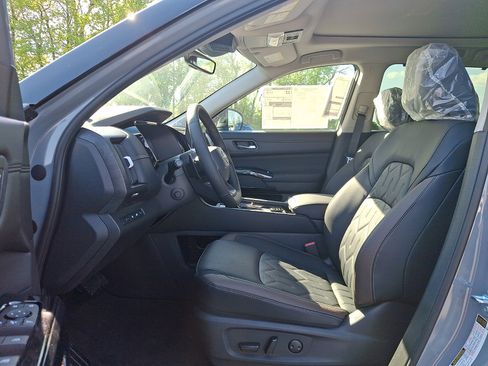 New 2026 Nissan Pathfinder Platinum AWD/4WD image 6