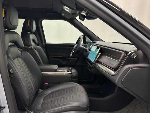Used 2025 Rivian R1T Adventure Dual AWD/4WD image 18