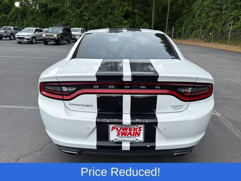 Used 2015 Dodge Charger SE RWD image 4