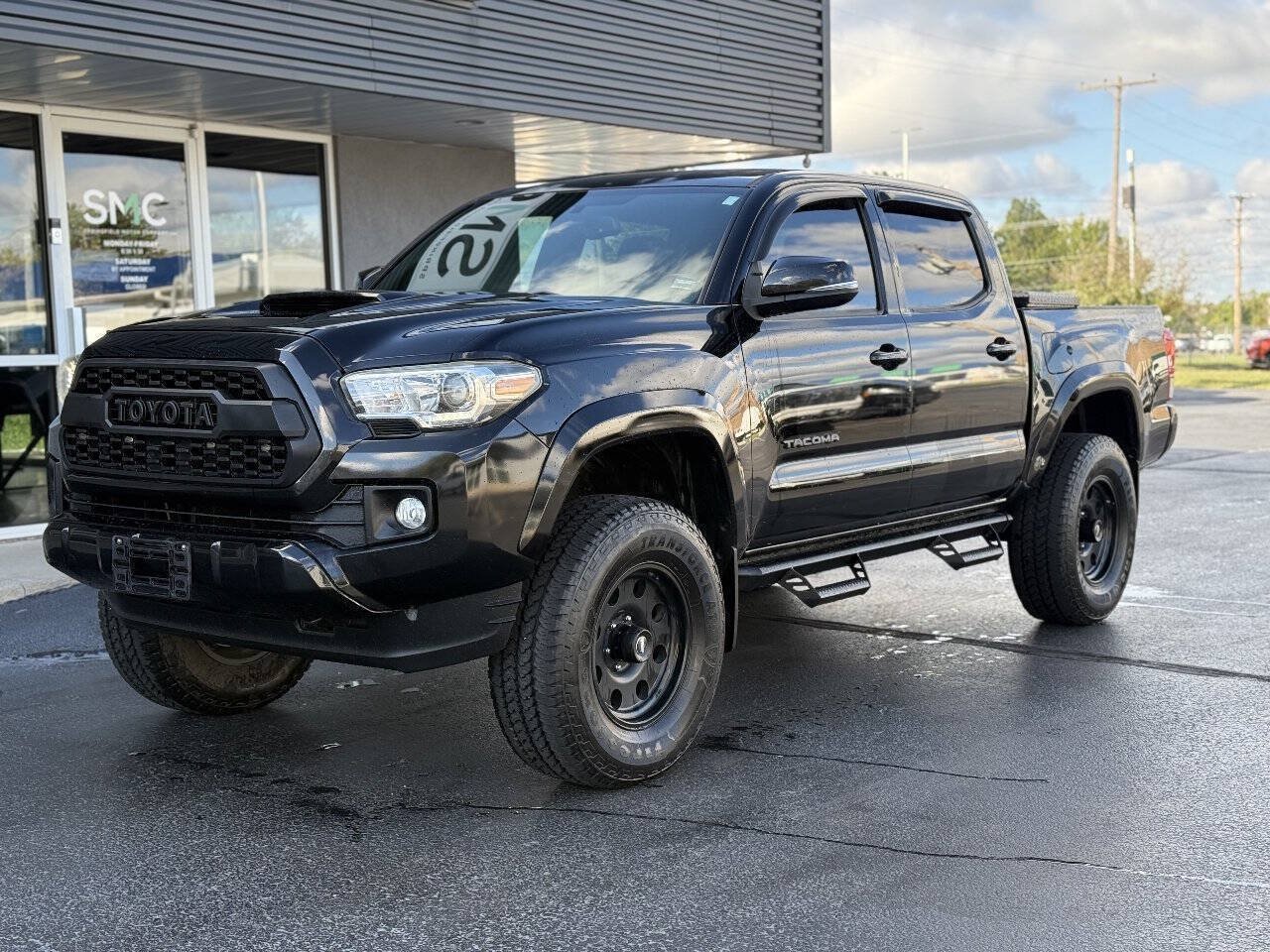 Used 2016 Toyota Tacoma TRD Sport w/ Towing Package AWD/4WD image 4