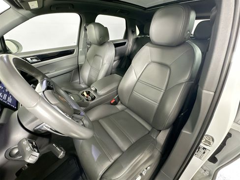 Certified 2019 Porsche Cayenne image 5