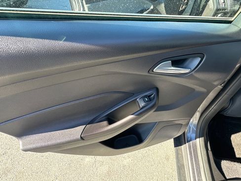 Used 2014 Ford Focus SE image 12
