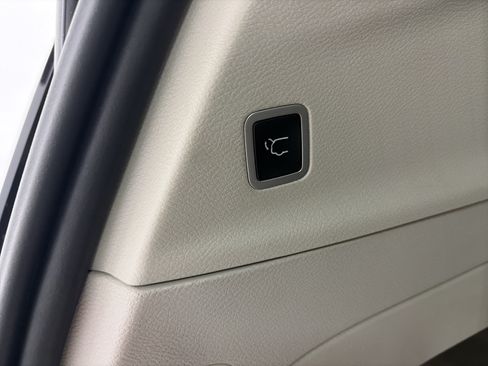 Used 2024 Chrysler Pacifica Touring-L FWD image 29