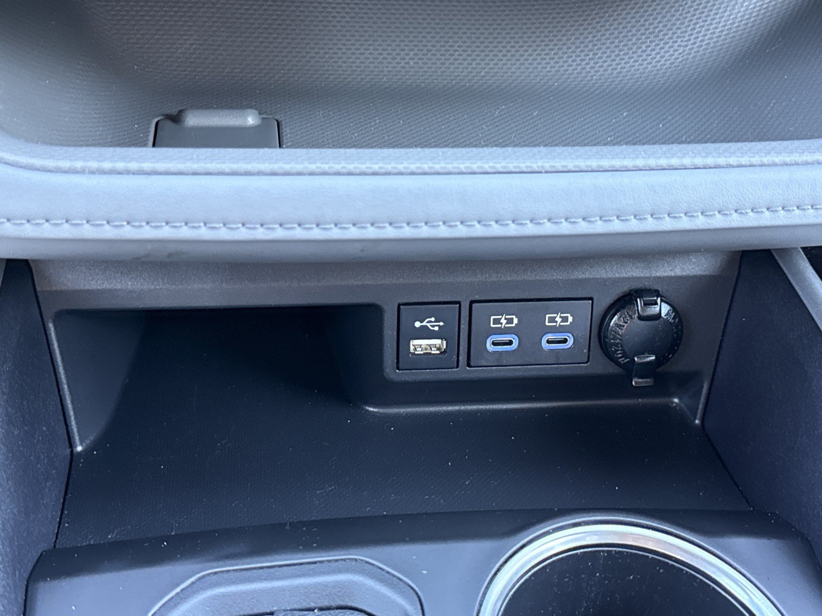 Used 2022 Toyota Highlander LE FWD image 28