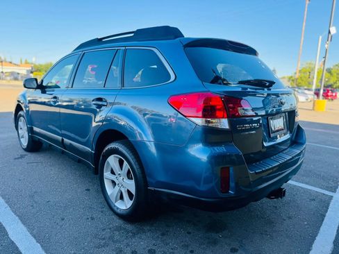 Used 2013 Subaru Outback 2.5i Premium AWD/4WD image 7