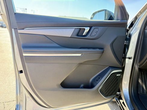 Used 2025 Buick Enclave Sport Touring image 8