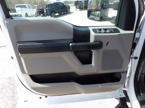 Used 2021 Ford F550 image 14