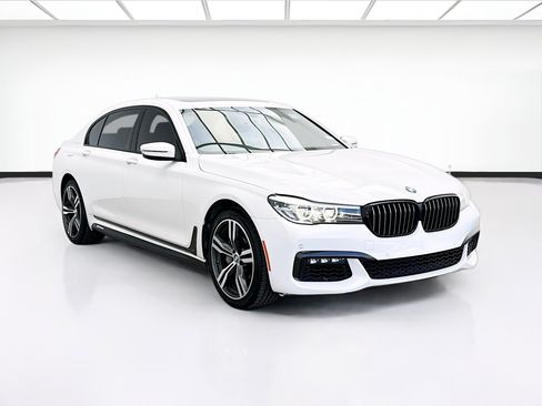 Used 2019 BMW 740i w/ M Sport Package RWD image 3