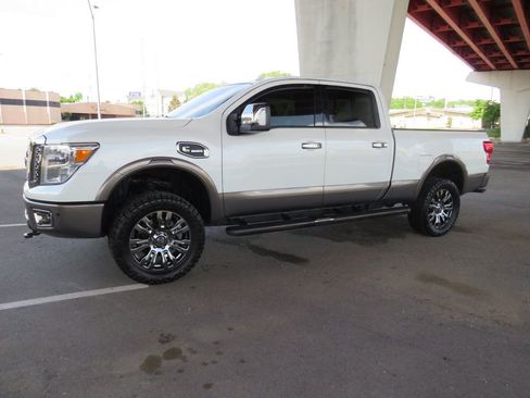 Used 2018 Nissan Titan Platinum Reserve w/ Platinum Utility Package image 2