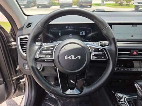 Used 2025 Kia Seltos S FWD image 32