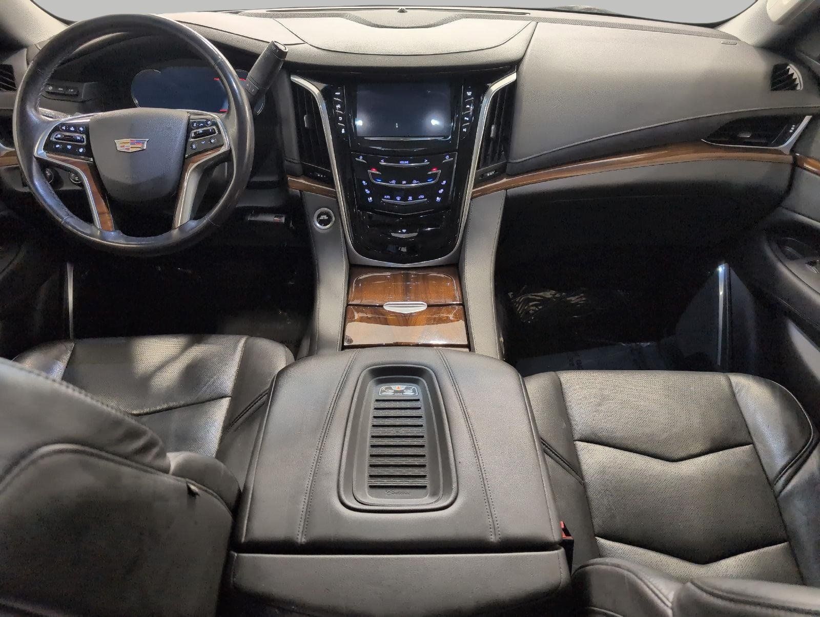 Used 2020 Cadillac Escalade Luxury w/ Escalade Sport Edition AWD/4WD image 6