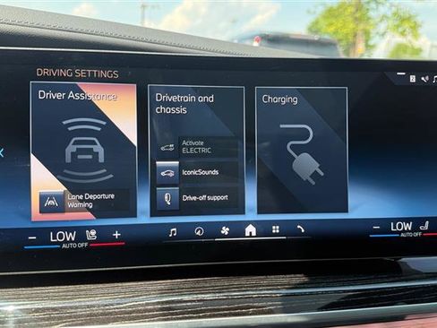 Used 2025 BMW 750e xDrive w/ Executive Package AWD/4WD image 31