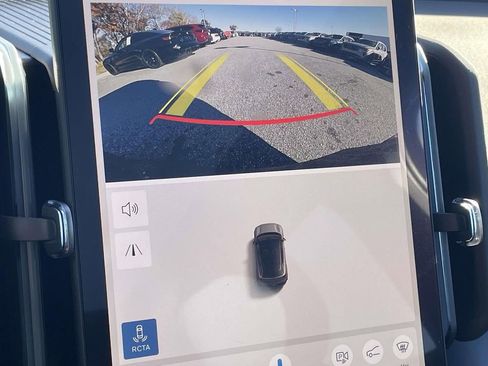 Certified 2025 Volvo EX30 Plus w/ Protection Package Premier image 18