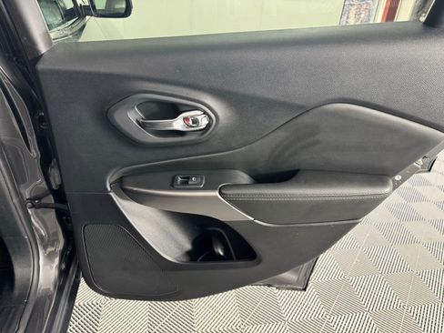 Used 2022 Jeep Cherokee Limited image 22