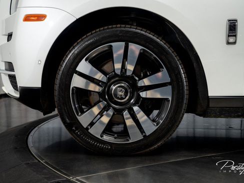 Used 2021 Rolls-Royce Cullinan image 12