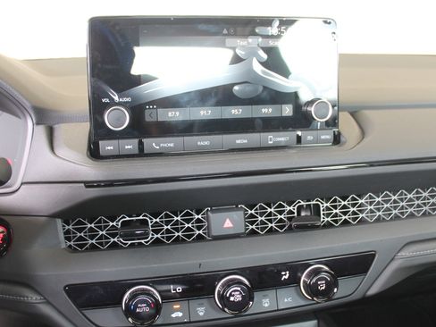 Used 2025 Honda Accord LX image 10