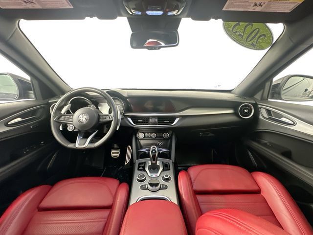 Used 2023 Alfa Romeo Stelvio Veloce AWD/4WD image 3
