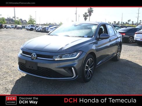Used 2025 Volkswagen Jetta SE FWD image 1