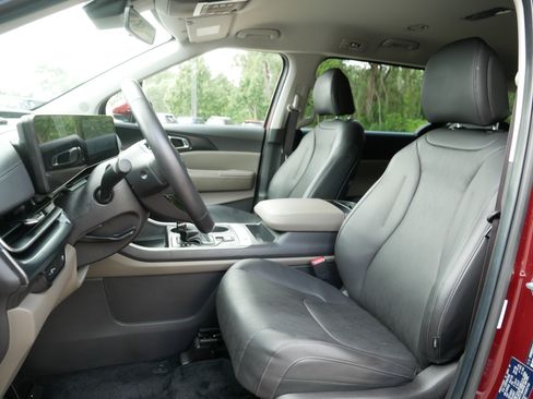 Certified 2026 Kia Carnival FWD image 34
