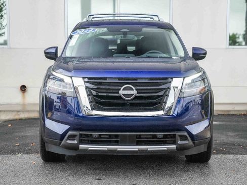 Used 2024 Nissan Pathfinder Platinum image 2