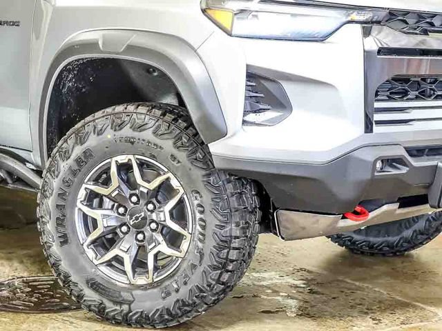 New 2026 Chevrolet Colorado ZR2 w/ Technology Package AWD/4WD image 4