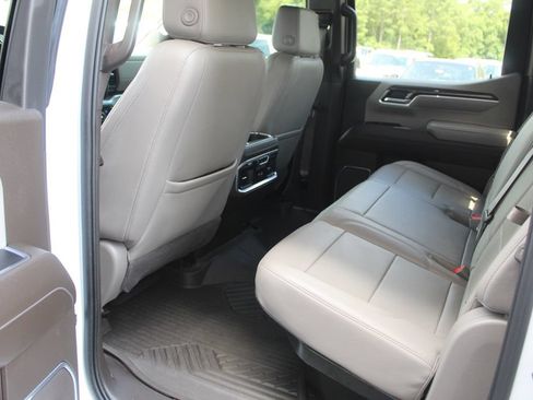 Used 2022 Chevrolet Silverado 1500 LTZ w/ LTZ Convenience Package II AWD/4WD image 37
