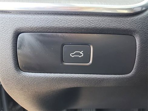 Certified 2025 Volvo XC60 B5 Plus image 17
