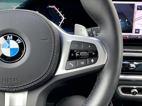 Used 2025 BMW X7 xDrive40i w/ M Sport Package image 19