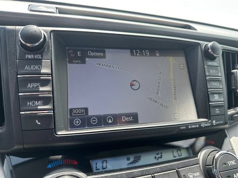 Used 2017 Toyota RAV4 XLE AWD/4WD image 20