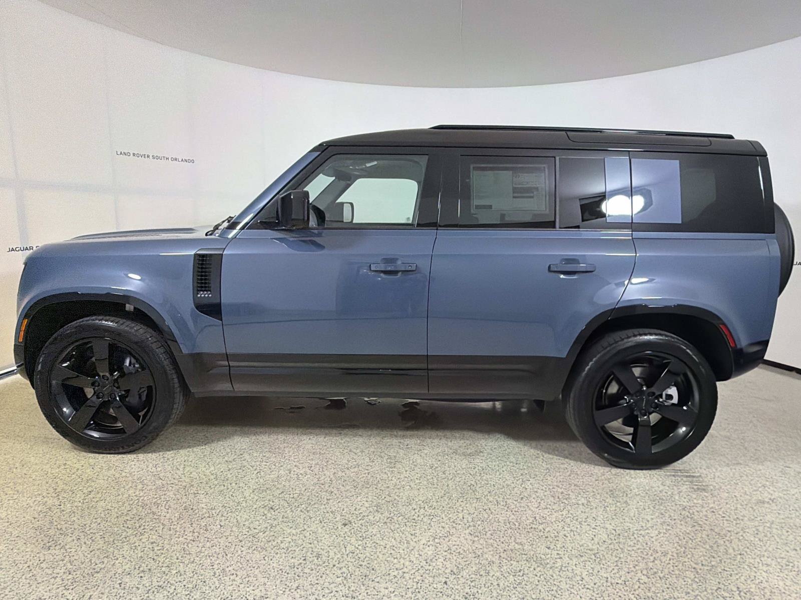 New 2026 Land Rover Defender 110 X-Dynamic SE AWD/4WD image 2