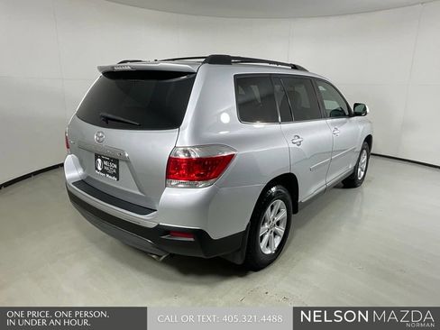 Used 2013 Toyota Highlander SE FWD image 6