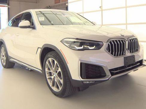 Used 2021 BMW X6 xDrive40i w/ Premium Package 3 AWD/4WD image 2
