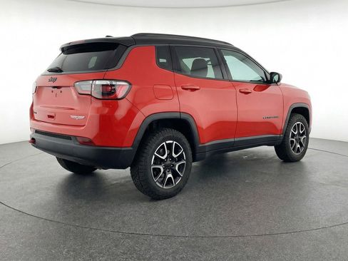 Used 2025 Jeep Compass Trailhawk image 7
