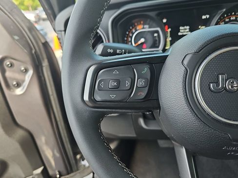 Used 2025 Jeep Wrangler Unlimited Rubicon AWD/4WD image 20