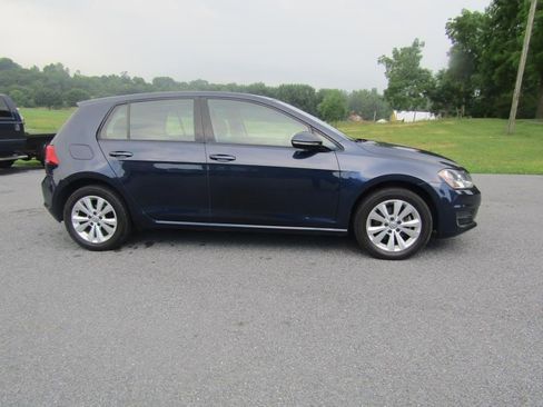 Used 2015 Volkswagen Golf TDI FWD image 3
