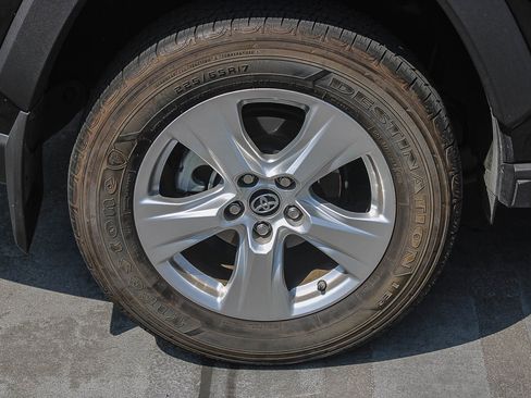 Used 2019 Toyota RAV4 XLE w/ Convenience Package image 16