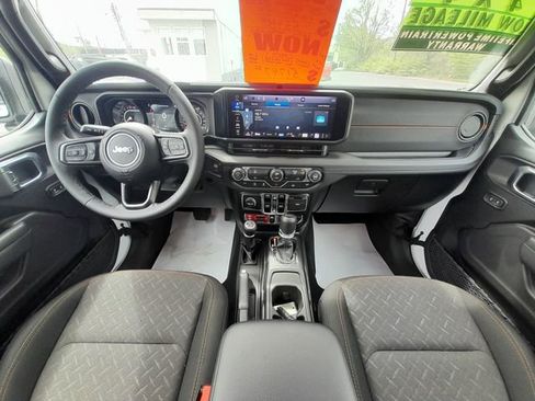 Used 2026 Jeep Gladiator Mojave AWD/4WD image 38