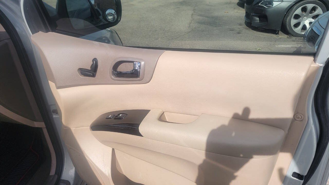 Used 2012 Kia Sedona EX w/ Luxury Pkg FWD image 23