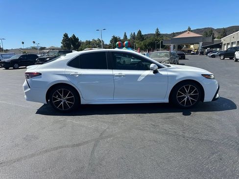 Used 2022 Toyota Camry SE FWD image 4