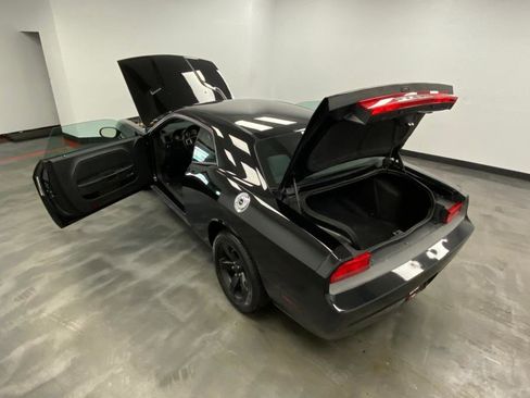 Used 2012 Dodge Challenger SXT image 40