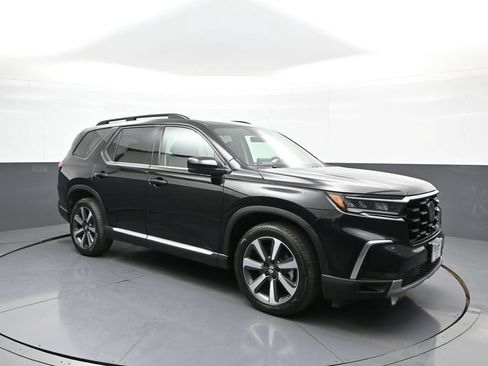 Certified 2023 Honda Pilot Touring image 4