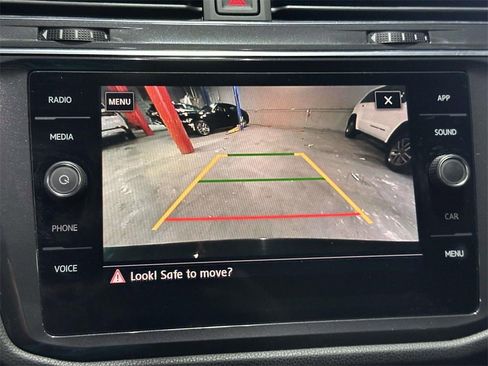 Used 2019 Volkswagen Tiguan SE w/ Panoramic Sunroof Package image 24