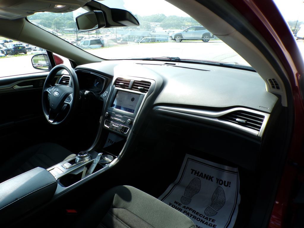 Used 2019 Ford Fusion SE FWD image 14
