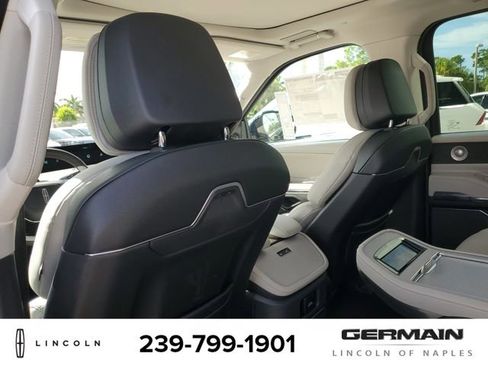 New 2025 Lincoln Navigator Reserve image 22