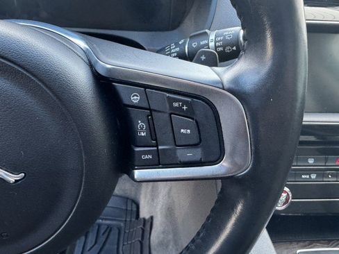 Used 2017 Jaguar F-PACE R-Sport image 25
