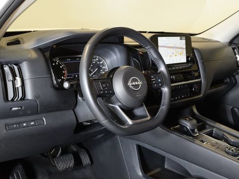 Used 2023 Nissan Pathfinder SL w/ Lighting Package (N92) AWD/4WD image 8